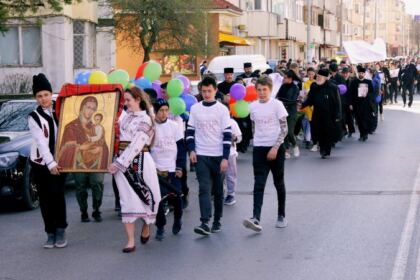 „Marşul pentru viaţă“ în Arhiepiscopia Dunării de Jos – fotografia 8