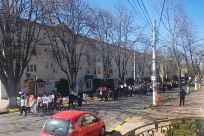 „Marşul pentru viaţă“ în Arhiepiscopia Dunării de Jos – fotografia 13