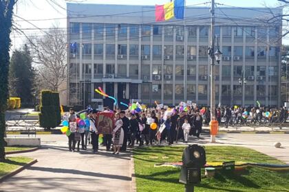 „Marşul pentru viaţă“ în Arhiepiscopia Dunării de Jos – fotografia 15