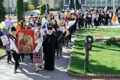 „Marşul pentru viaţă“ în Arhiepiscopia Dunării de Jos – fotografia 17