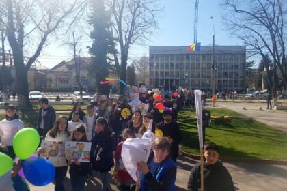 „Marşul pentru viaţă“ în Arhiepiscopia Dunării de Jos – fotografia 18