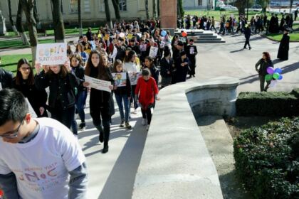 „Marşul pentru viaţă“ în Arhiepiscopia Dunării de Jos – fotografia 19