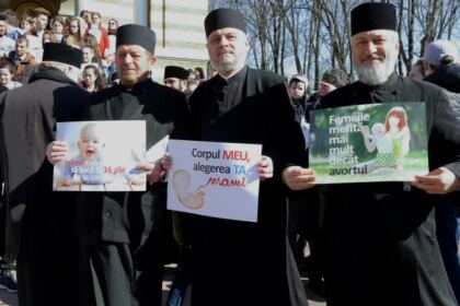 „Marşul pentru viaţă“ în Arhiepiscopia Dunării de Jos – fotografia 20