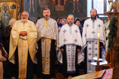 Istorica biserică Buna Vestire din Galaţi şi-a sărbătorit hramul – fotografia 8