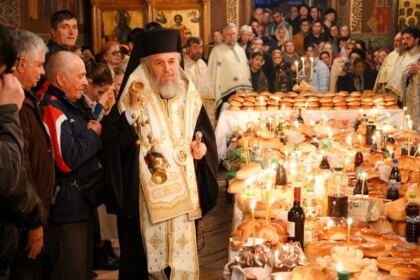 Istorica biserică Buna Vestire din Galaţi şi-a sărbătorit hramul – fotografia 11