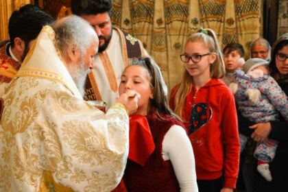 25 de tineri cu autism au fost prezenți astăzi la Catedrala Arhiepiscopală din Galați – fotografia 17