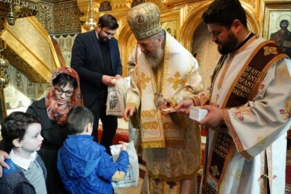 25 de tineri cu autism au fost prezenți astăzi la Catedrala Arhiepiscopală din Galați – fotografia 21