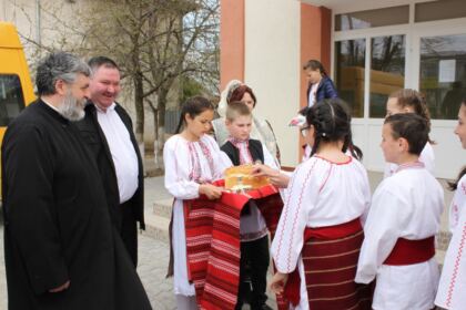 Festival de cântece, jocuri şi meşteşuguri tradiţionale în Protopopiatul Covurlui, judeţul Galaţi – fotografia 4