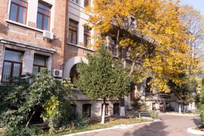Centrul de asistenţă medicală „Sfinţii Doctori fără de arginţi Cosma şi Damian“ din Galaţi şi-a sărbătorit ocrotitorii spirituali – fotografia 1