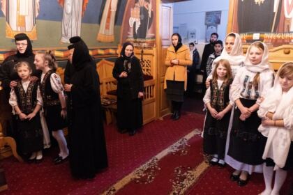 Centrul de asistenţă medicală „Sfinţii Doctori fără de arginţi Cosma şi Damian“ din Galaţi şi-a sărbătorit ocrotitorii spirituali – fotografia 6