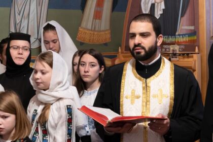 Centrul de asistenţă medicală „Sfinţii Doctori fără de arginţi Cosma şi Damian“ din Galaţi şi-a sărbătorit ocrotitorii spirituali – fotografia 11