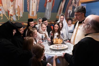 Centrul de asistenţă medicală „Sfinţii Doctori fără de arginţi Cosma şi Damian“ din Galaţi şi-a sărbătorit ocrotitorii spirituali – fotografia 12