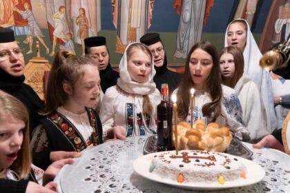 Centrul de asistenţă medicală „Sfinţii Doctori fără de arginţi Cosma şi Damian“ din Galaţi şi-a sărbătorit ocrotitorii spirituali – fotografia 13