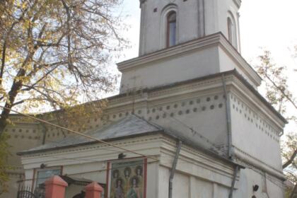 Şcoala Gimnazială „Sfinţii Arhangheli Mihail şi Gavriil“ din Galaţi şi-a cinstit ocrotitorii spirituali – fotografia 1