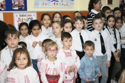 Şcoala Gimnazială „Sfinţii Arhangheli Mihail şi Gavriil“ din Galaţi şi-a cinstit ocrotitorii spirituali – fotografia 6