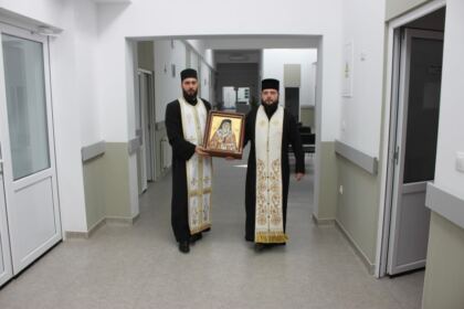 Sfântul Ierarh Nectarie în vizită la semeni aflați în suferință – fotografia 3
