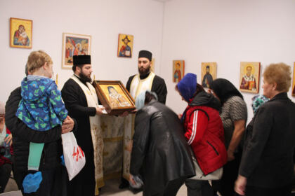 Sfântul Ierarh Nectarie în vizită la semeni aflați în suferință – fotografia 5