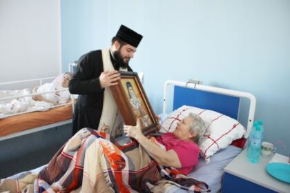 Sfântul Ierarh Nectarie în vizită la semeni aflați în suferință – fotografia 8