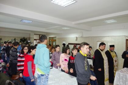Parohia „Sf. Stelian“ din Galaţi şi-a serbat ocrotitorul spiritual prin deosebite activităţi culturale şi social-filantropice la Centrul „Speranţe pentru vârsta a III-a“ – fotografia 2