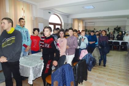 Parohia „Sf. Stelian“ din Galaţi şi-a serbat ocrotitorul spiritual prin deosebite activităţi culturale şi social-filantropice la Centrul „Speranţe pentru vârsta a III-a“ – fotografia 3