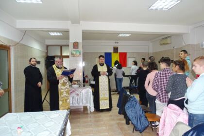 Parohia „Sf. Stelian“ din Galaţi şi-a serbat ocrotitorul spiritual prin deosebite activităţi culturale şi social-filantropice la Centrul „Speranţe pentru vârsta a III-a“ – fotografia 4