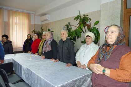 Parohia „Sf. Stelian“ din Galaţi şi-a serbat ocrotitorul spiritual prin deosebite activităţi culturale şi social-filantropice la Centrul „Speranţe pentru vârsta a III-a“ – fotografia 5