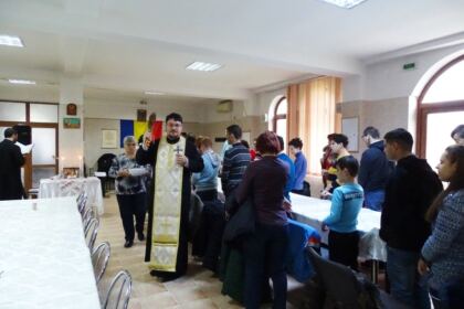 Parohia „Sf. Stelian“ din Galaţi şi-a serbat ocrotitorul spiritual prin deosebite activităţi culturale şi social-filantropice la Centrul „Speranţe pentru vârsta a III-a“ – fotografia 6
