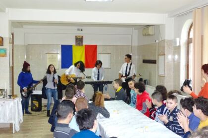 Parohia „Sf. Stelian“ din Galaţi şi-a serbat ocrotitorul spiritual prin deosebite activităţi culturale şi social-filantropice la Centrul „Speranţe pentru vârsta a III-a“ – fotografia 12