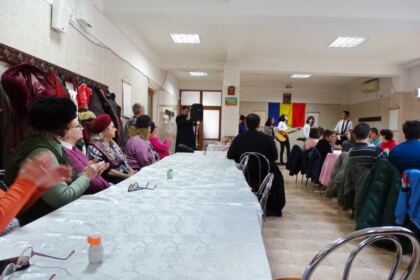 Parohia „Sf. Stelian“ din Galaţi şi-a serbat ocrotitorul spiritual prin deosebite activităţi culturale şi social-filantropice la Centrul „Speranţe pentru vârsta a III-a“ – fotografia 14