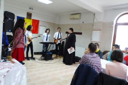Parohia „Sf. Stelian“ din Galaţi şi-a serbat ocrotitorul spiritual prin deosebite activităţi culturale şi social-filantropice la Centrul „Speranţe pentru vârsta a III-a“ – fotografia 15