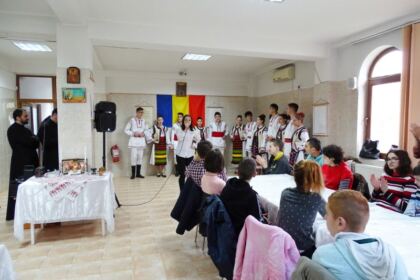 Parohia „Sf. Stelian“ din Galaţi şi-a serbat ocrotitorul spiritual prin deosebite activităţi culturale şi social-filantropice la Centrul „Speranţe pentru vârsta a III-a“ – fotografia 16