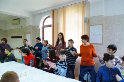 Parohia „Sf. Stelian“ din Galaţi şi-a serbat ocrotitorul spiritual prin deosebite activităţi culturale şi social-filantropice la Centrul „Speranţe pentru vârsta a III-a“ – fotografia 22
