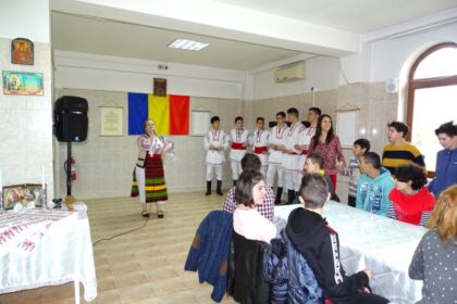 Parohia „Sf. Stelian“ din Galaţi şi-a serbat ocrotitorul spiritual prin deosebite activităţi culturale şi social-filantropice la Centrul „Speranţe pentru vârsta a III-a“ – fotografia 23