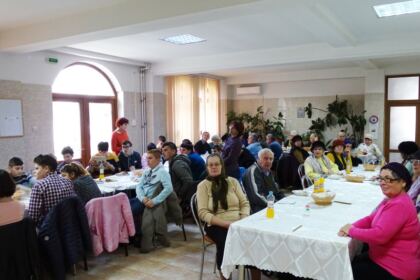 Parohia „Sf. Stelian“ din Galaţi şi-a serbat ocrotitorul spiritual prin deosebite activităţi culturale şi social-filantropice la Centrul „Speranţe pentru vârsta a III-a“ – fotografia 26