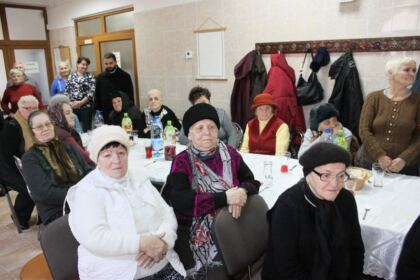 Parohia „Sf. Stelian“ din Galaţi şi-a serbat ocrotitorul spiritual prin deosebite activităţi culturale şi social-filantropice la Centrul „Speranţe pentru vârsta a III-a“ – fotografia 6
