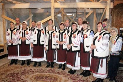 Parohia „Sf. Stelian“ din Galaţi şi-a serbat ocrotitorul spiritual prin deosebite activităţi culturale şi social-filantropice la Centrul „Speranţe pentru vârsta a III-a“ – fotografia 6