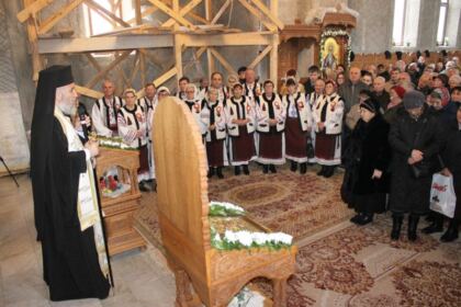 Parohia „Sf. Stelian“ din Galaţi şi-a serbat ocrotitorul spiritual prin deosebite activităţi culturale şi social-filantropice la Centrul „Speranţe pentru vârsta a III-a“ – fotografia 16
