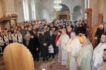 Parohia „Sf. Stelian“ din Galaţi şi-a serbat ocrotitorul spiritual prin deosebite activităţi culturale şi social-filantropice la Centrul „Speranţe pentru vârsta a III-a“ – fotografia 17