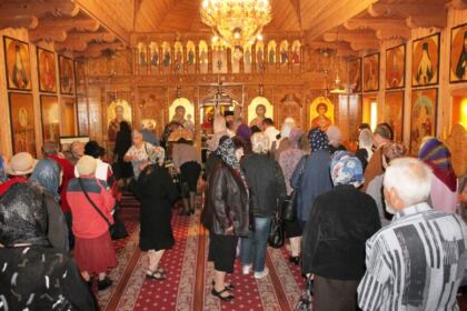 Persoanele vârstnice au fost sărbătorite la Centrul Multifuncţional de Servicii Sociale „Speranţe Pentru Vârsta a III-a“ – fotografia 14