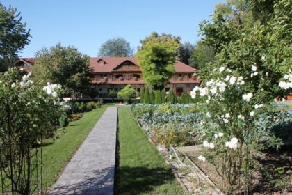 Persoanele vârstnice au fost sărbătorite la Centrul Multifuncţional de Servicii Sociale „Speranţe Pentru Vârsta a III-a“ – fotografia 32