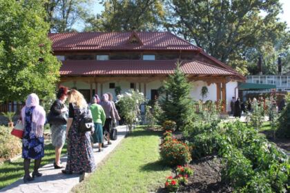 Persoanele vârstnice au fost sărbătorite la Centrul Multifuncţional de Servicii Sociale „Speranţe Pentru Vârsta a III-a“ – fotografia 34