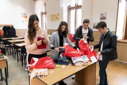 Activităţi social-filantropice îndreptate către elevi la Brăila – fotografia 1