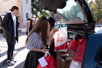 Activităţi social-filantropice îndreptate către elevi la Brăila – fotografia 9