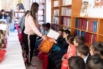Activităţi social-filantropice îndreptate către elevi la Brăila – fotografia 12