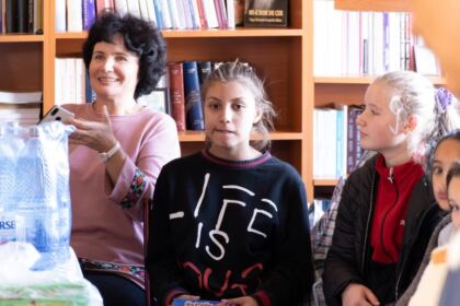 Activităţi social-filantropice îndreptate către elevi la Brăila – fotografia 17