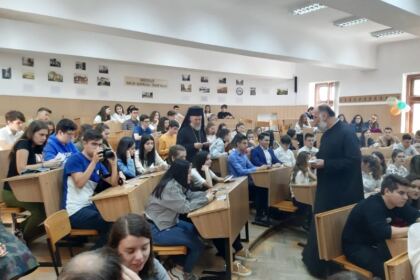 Zi de bucurie şi de binecuvântare pentru elevii Colegiului Naţional „Gheorghe Munteanu Murgoci“ din Brăila – fotografia 11