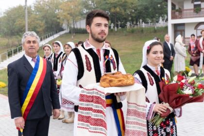 Conferinţă semestrială şi sfinţirea noului Aşezământ parohial din localitatea Brătuleşti, judeţul Galaţi – fotografia 1