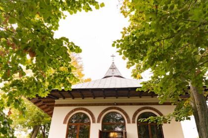 Conferinţă semestrială şi sfinţirea noului Aşezământ parohial din localitatea Brătuleşti, judeţul Galaţi – fotografia 4