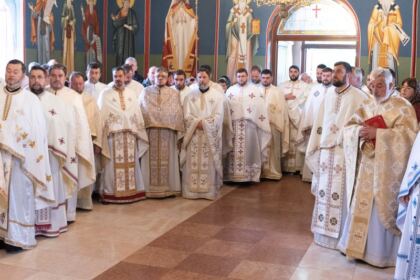 Conferinţă semestrială şi sfinţirea noului Aşezământ parohial din localitatea Brătuleşti, judeţul Galaţi – fotografia 22