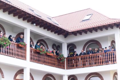 Conferinţă semestrială şi sfinţirea noului Aşezământ parohial din localitatea Brătuleşti, judeţul Galaţi – fotografia 8